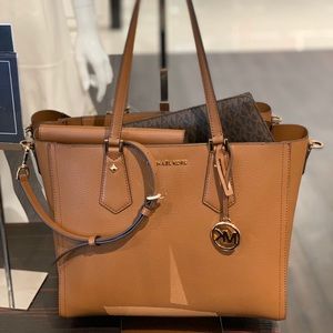 Michael Kors leather shoulder bag